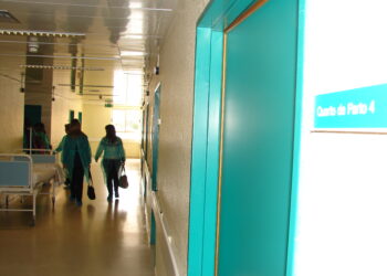 Centro Hospitalar de Leiria mantém restrições no acesso de acompanhantes
