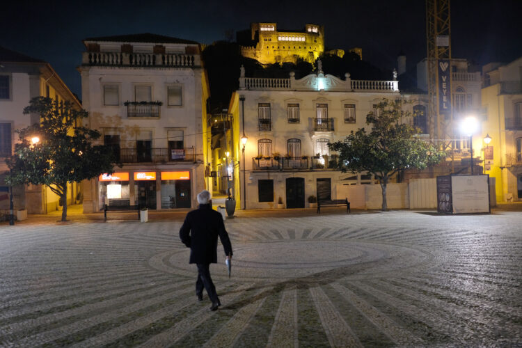 Covid-19: casos activos caem em 14 dos 16 concelhos do distrito de Leiria