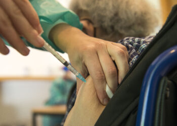 Covid-19: Maiores de 80 e pessoas com patologias começaram hoje a ser vacinadas em Leiria