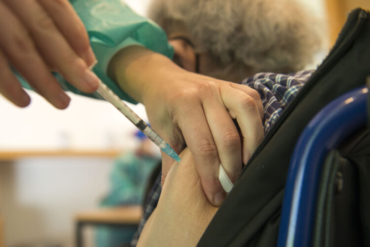 Covid-19: Maiores de 80 e pessoas com patologias começaram hoje a ser vacinadas em Leiria
