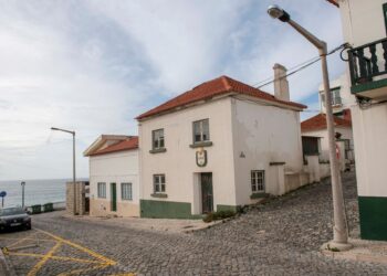 Retiro de surf, a nova vida do antigo posto fiscal de São Pedro de Moel