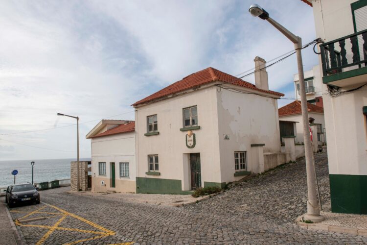 Retiro de surf, a nova vida do antigo posto fiscal de São Pedro de Moel