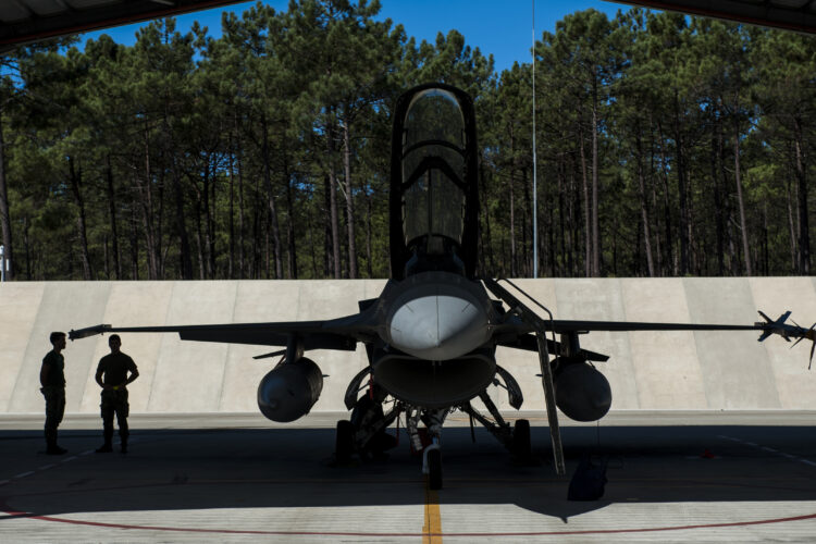 Região de Leiria une-se e pressiona Governo para abrir Base Aérea de Monte Real à aviação civil