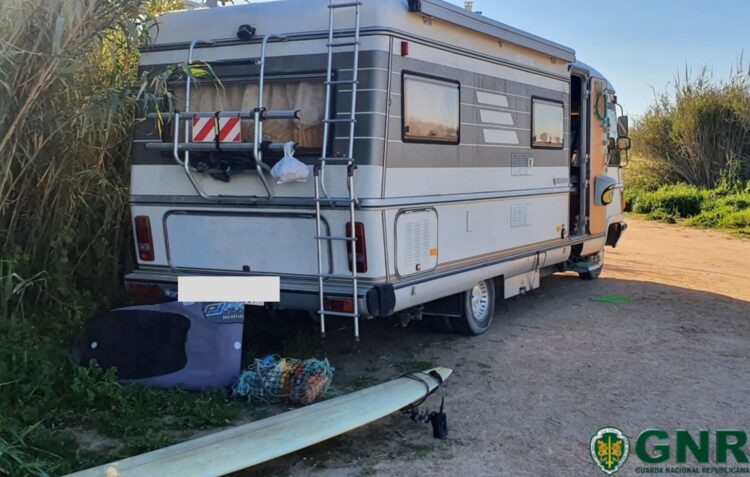 Campismo e caravanismo ilegal resultam em 14 infracções, em Peniche