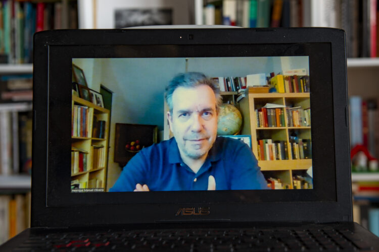 Henrique Oliveira: Modelos matemáticos dizem que ainda não é seguro desconfinar totalmente