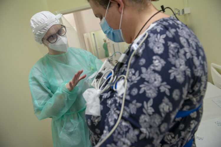 Preocupação e uso excessivo de computador agravam doenças do sono na pandemia