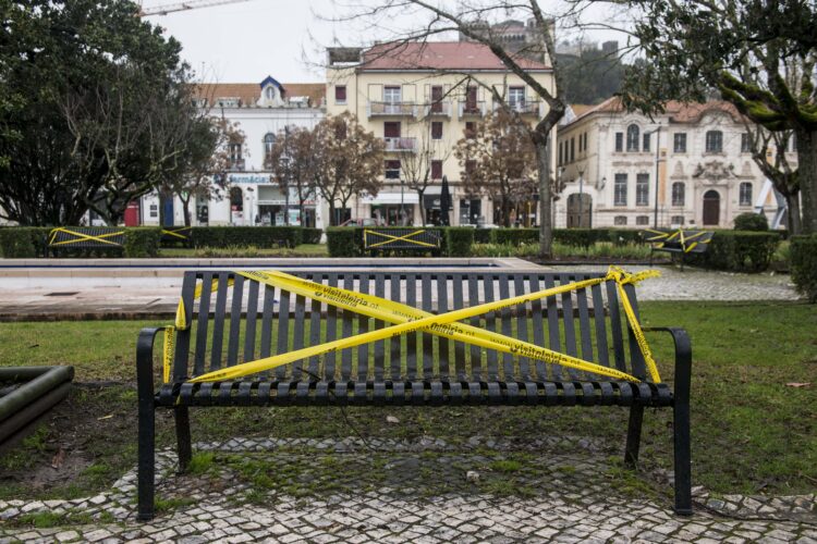 Covid-19: Há quatro meses que o número de casos activos no distrito não era tão baixo