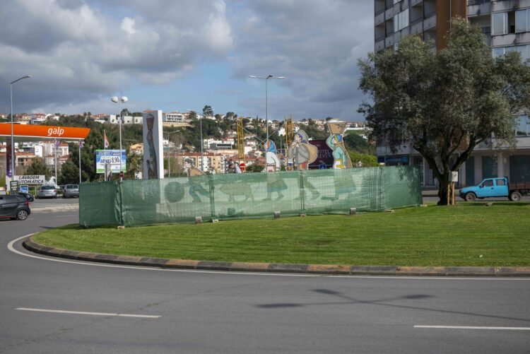 Trabalhos de requalificação do monumento rotário, em Leiria