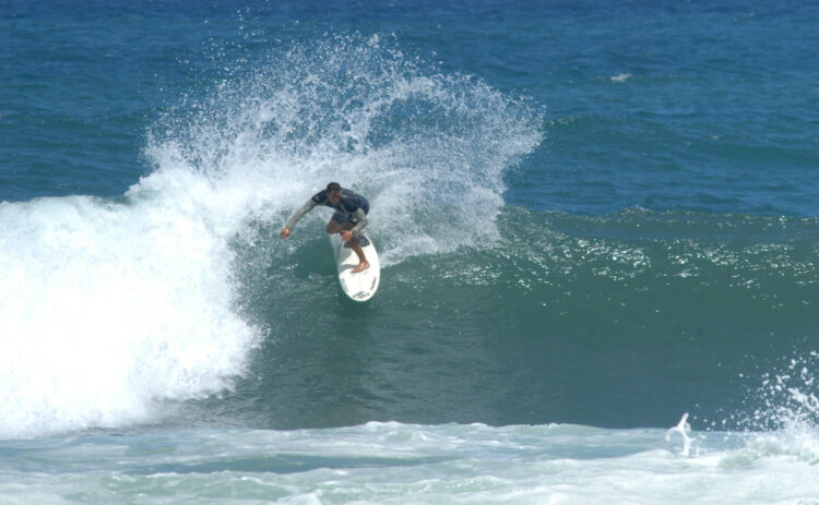 Marinha Grande autoriza surf nas praias do concelho