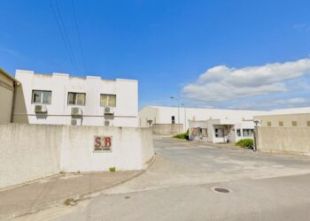 Trabalhadores da vidreira Santos Barosa em greve por aumento salarial de 3,5%