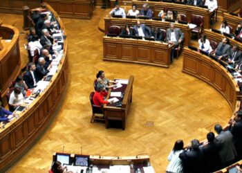 Deputados do PS e PSD eleitos por Leiria suspeitos de darem moradas falsas