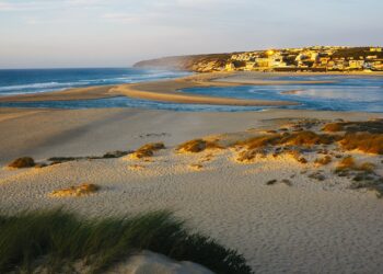 Conheça as praias de Óbidos que são novidade na lista do Programa Bandeira Azul em 2021