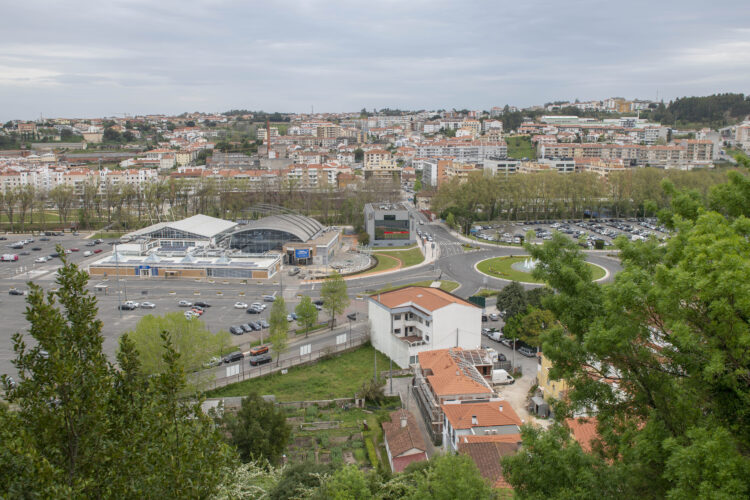 Covid-19: Leiria e Marinha Grande continuam a liderar o número de doentes activos com infecção por SARS-CoV-2