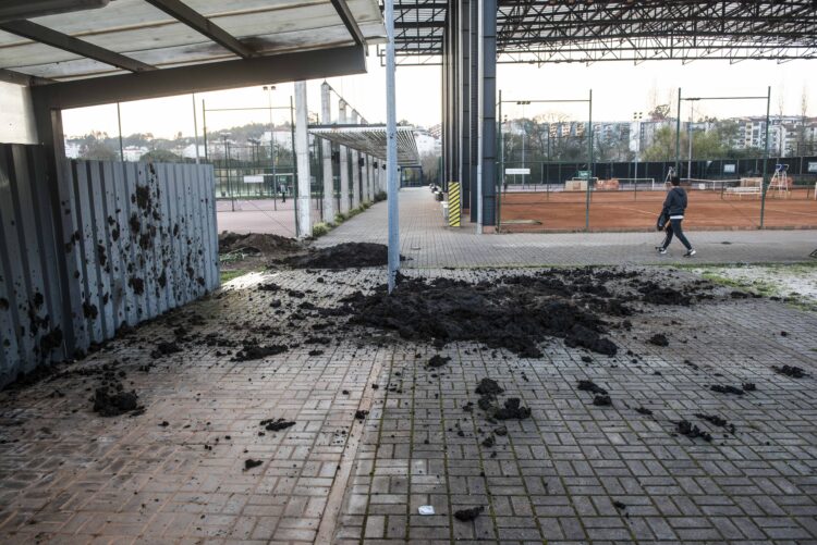 MP acusa de dano qualificado dono de terreno dos campos de ténis