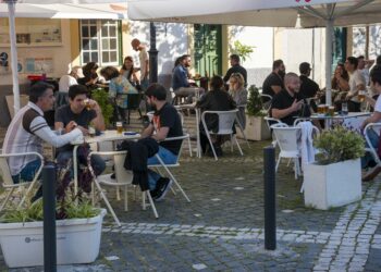 Covid-19: Município de Leiria apela ao cumprimento das regras em esplanadas