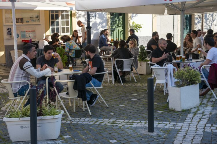 Covid-19: Município de Leiria apela ao cumprimento das regras em esplanadas