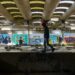A galeria improvisada que se revela numa fábrica abandonada em Leiria
