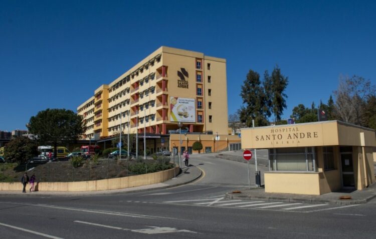 Comunidade portuguesa em França oferece presentes ao hospital de Leiria