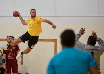 Sobrecarga competitiva no regresso aumenta risco de lesão