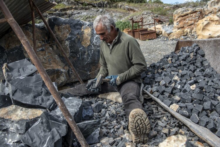 Já não há quem queira partir pedra para calçada à portuguesa