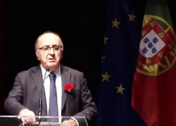 Pandemia e populismos marcam discursos do 25 de Abril em Leiria