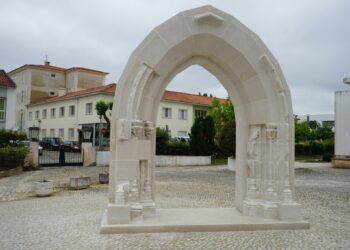 Thierry Ferreira dá nova vida ao pórtico da Igreja Velha da Benedita