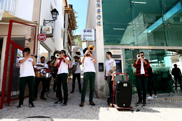 Junho traz música às esquinas da Nazaré