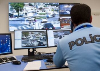 Destruiu uma ilha de ecopontos e um motociclo e fugiu, mas a PSP encontrou-o com videovigilância