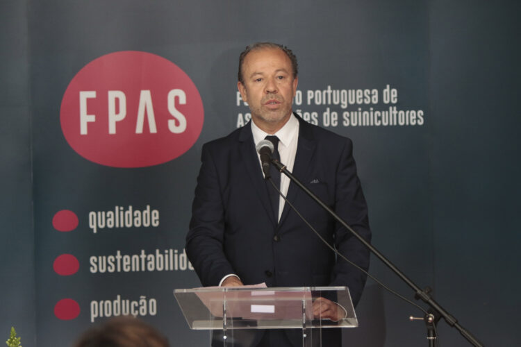 Suinicultores assinam roteiro rumo à sustentabilidade ambiental do sector