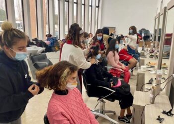 O seu cabelo precisa de um jeito? A EPAMG dá uma mão