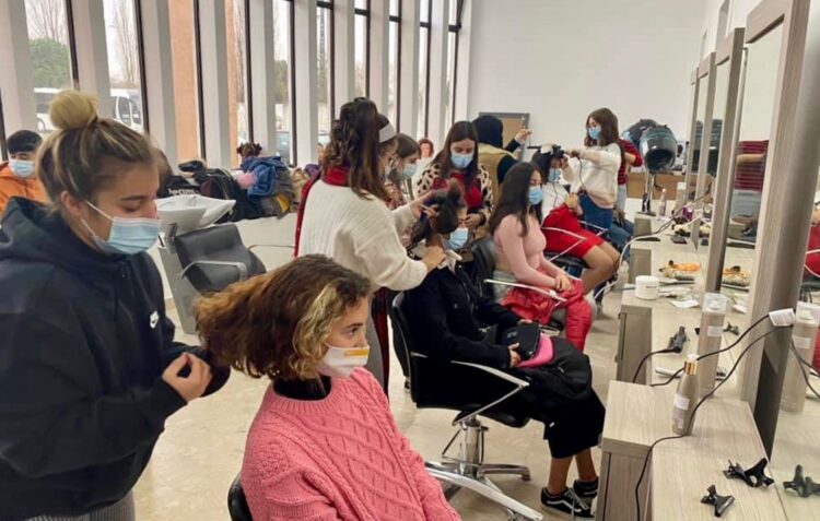 O seu cabelo precisa de um jeito? A EPAMG dá uma mão