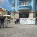 Faixas de protesto à porta de reunião com Governo sobre poluição na Bacia do Lis