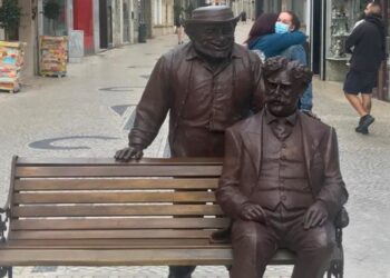 Se visitar as Caldas, não se esqueça de fazer uma “selfie” com o Zé Povinho e com o Bordallo