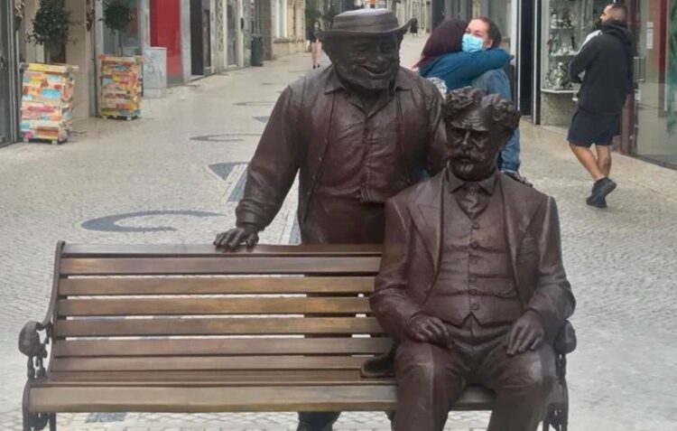 Se visitar as Caldas, não se esqueça de fazer uma “selfie” com o Zé Povinho e com o Bordallo