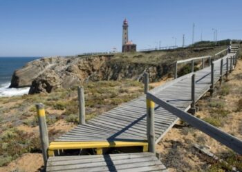 TUMG leva e traz veraneantes da praia de São Pedro seis vezes por dia, até ao fim de Agosto