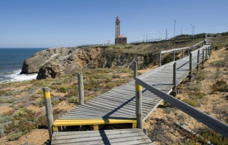 TUMG leva e traz veraneantes da praia de São Pedro seis vezes por dia, até ao fim de Agosto