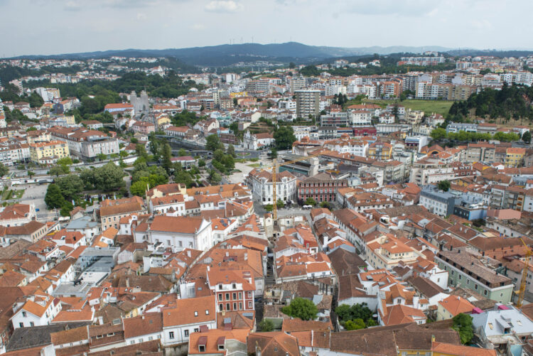 Covid-19: Nos 16 concelhos do distrito, Leiria, Caldas da Rainha e Pombal concentram quase 70% de todos os casos activos