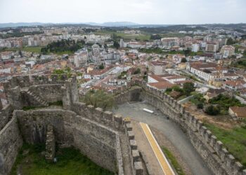 Covid-19: Número de casos activos volta às subidas. São mais 17 desde ontem