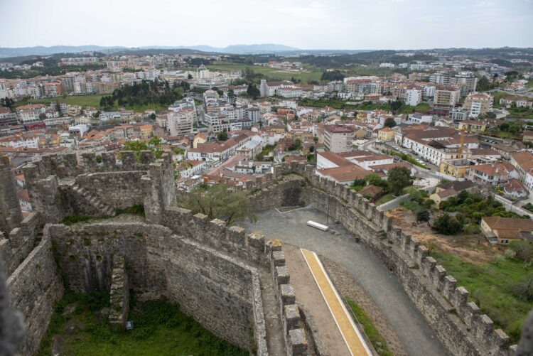 Covid-19: Número de casos activos volta às subidas. São mais 17 desde ontem