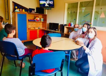 Com ajuda de Luís Figo e da tecnologia, crianças internadas no hospital foram ao Aquário Vasco da Gama