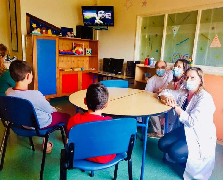 Com ajuda de Luís Figo e da tecnologia, crianças internadas no hospital foram ao Aquário Vasco da Gama
