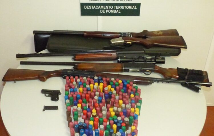 GNR deteve indivíduo de 61 anos por posse de armas proibidas