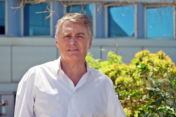 Assista a uma aula online com o jornalista Henrique Cymerman