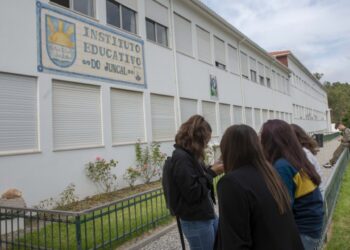 Alunos do Instituto Educativo do Juncal divulgam programa 50 Horas