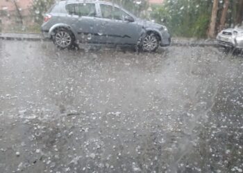 Vídeo mostra chuvada e granizo em Leiria depois de um dia de calor e com incêndio