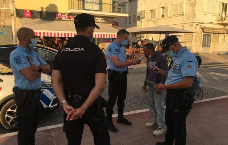 Polícias espanhóis patrulharam a Nazaré durante uma semana