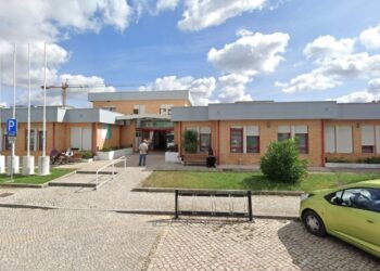 Vinte profissionais em isolamento obrigam a serviços mínimos em unidade de saúde familiar de Caldas