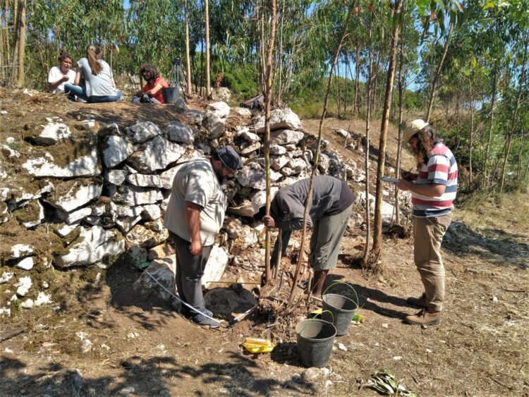 Dia Aberto em escavação de povoado pré-histórico em Peniche