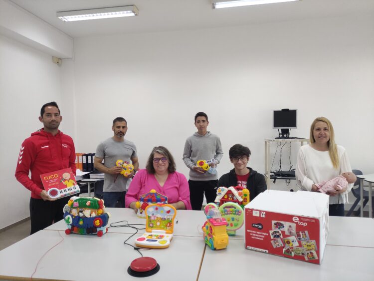 Há uma fábrica de brinquedos inclusivos na escola profissional de Pombal