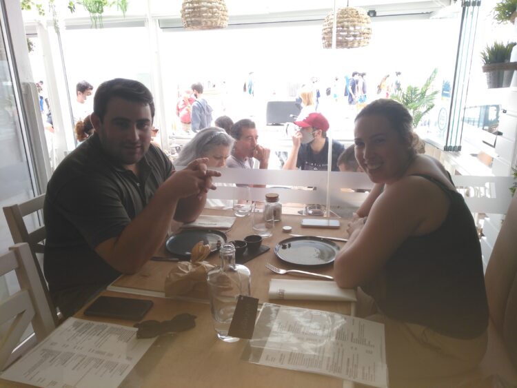 Na Nazaré, clientes dos restaurantes concentram-se nas esplanadas